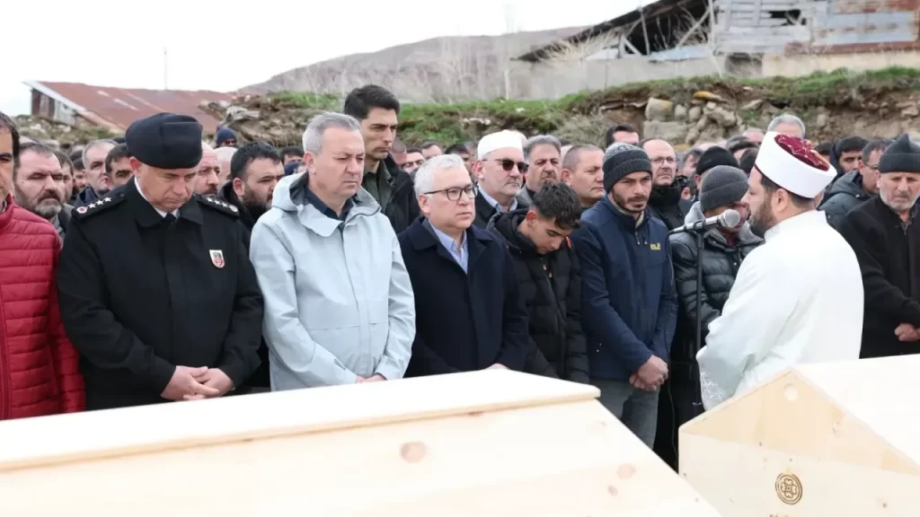Sivas Herekli köyünde Üç Acı Kayıp İçin Cenaze Töreni Gerçekleşti