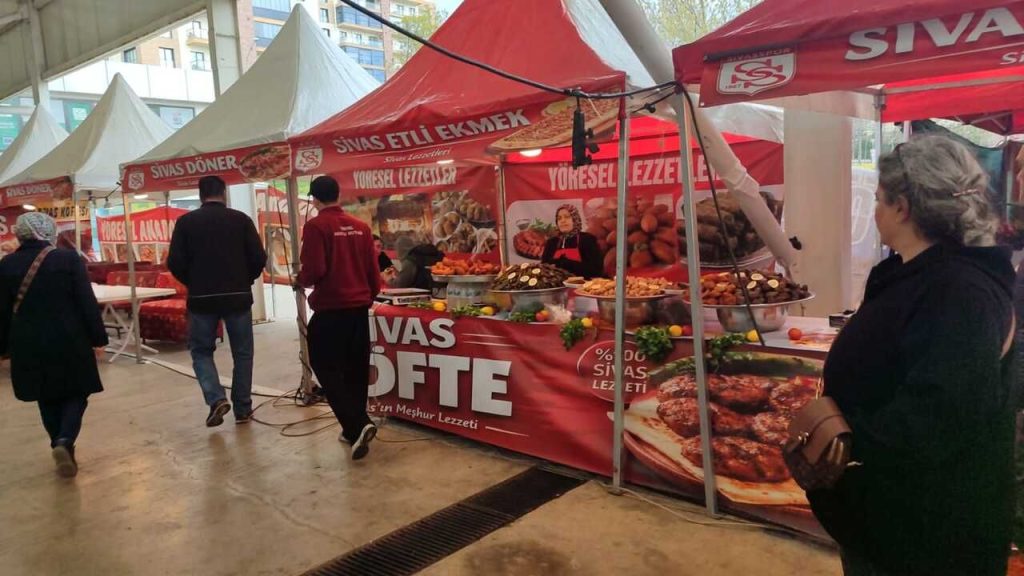 Sivas Kültür Buluşmaları Güzelce Çarşı’da kapılarını açtı