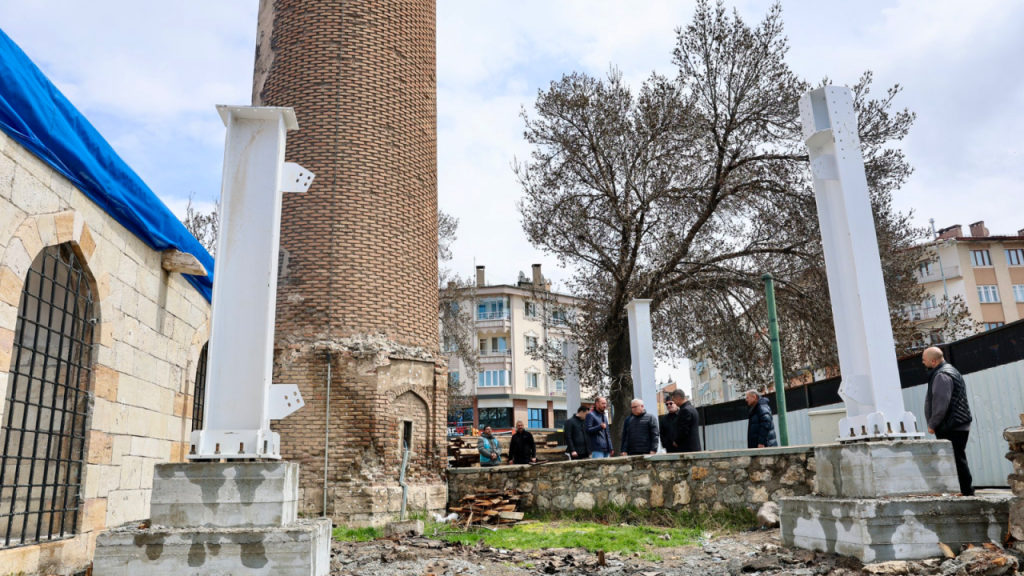 Sivas Ulu Cami restorasyonunda kuruluma yönelik çalışmalar sürüyor