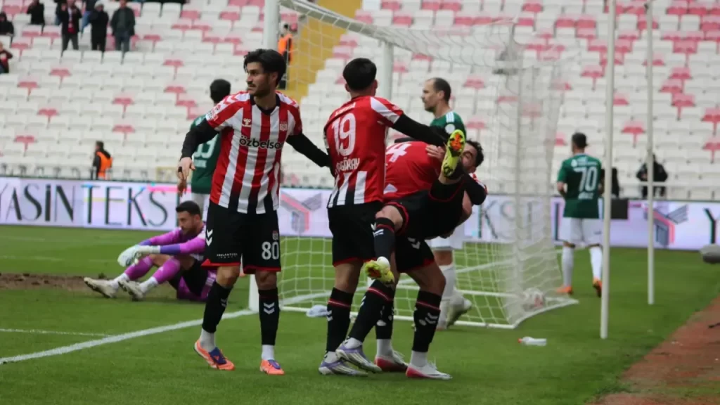 Sivasspor Boluspor Maçında Play-off Çıkışını Hedefliyor