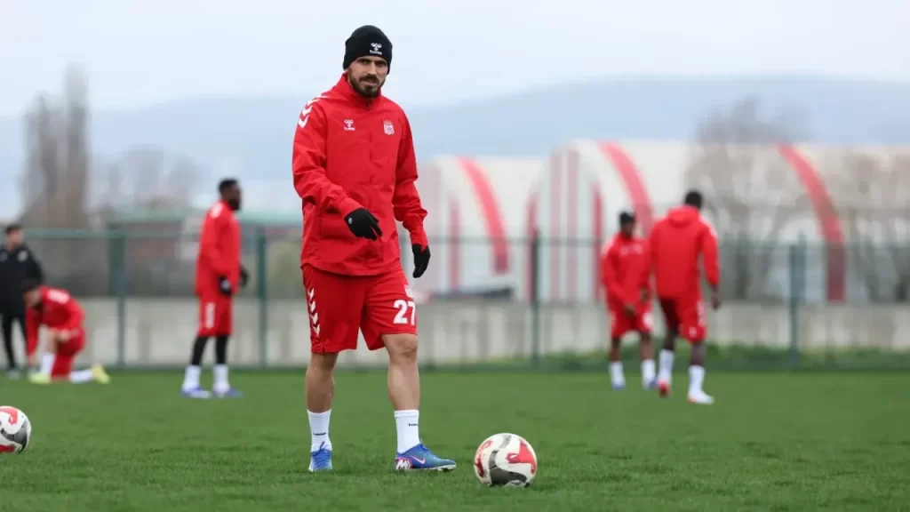 Sivasspor Bolusporu Bolu’da konuk ediyor: Play-off yolunda kritik karşılaşma