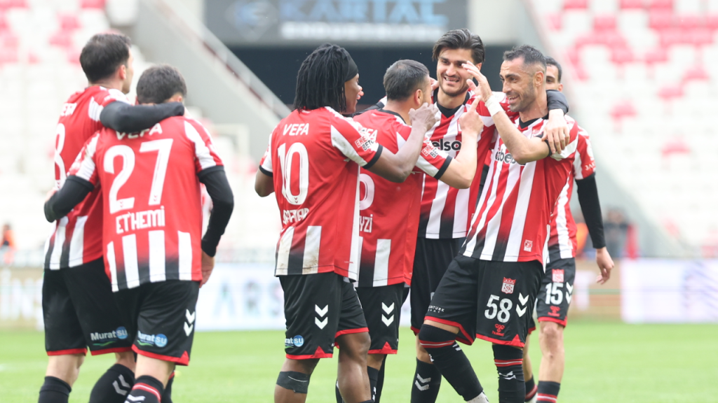 Sivasspor Play-Off umutlarını sürdüremedi: 2-1 kayıp