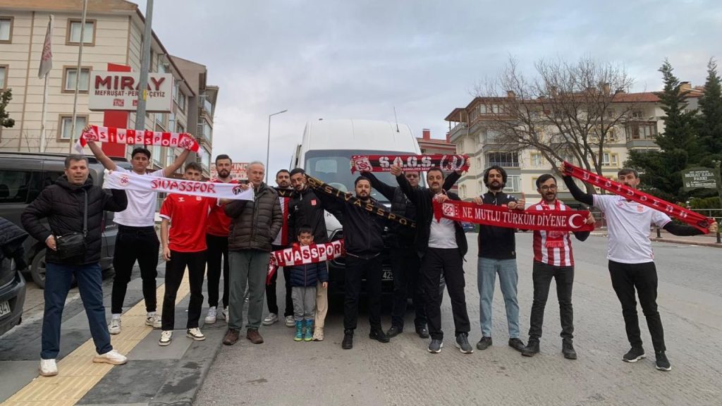 Sivasspor taraftarları Esenler Erokspor maçı için yolda