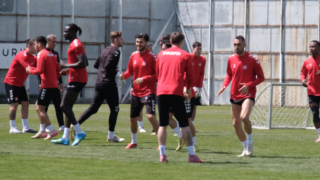 Sivasspor’da Manaj ve Charisis dönüşü moral kaynağı oldu