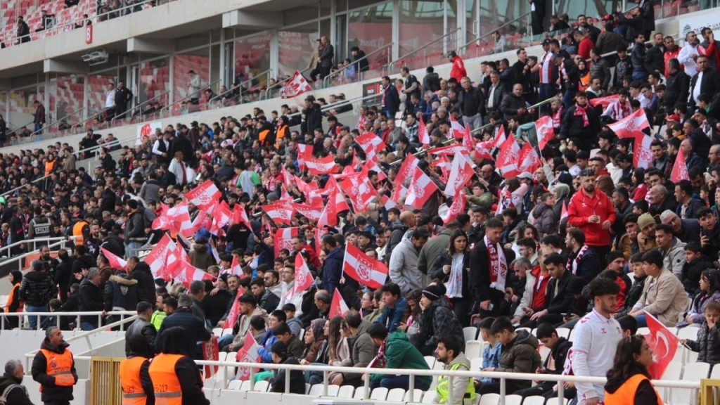 Sivasspor’da Tribünler ve Seyirci Katılımı Tartışması Derinleşti