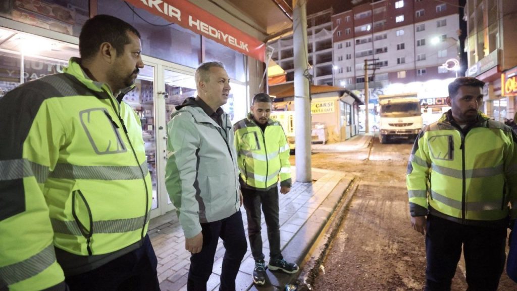 Sivas’ta Altyapı Forumu: Gece Mesaisiyle Asfalt Yenileme Hız Kazandı