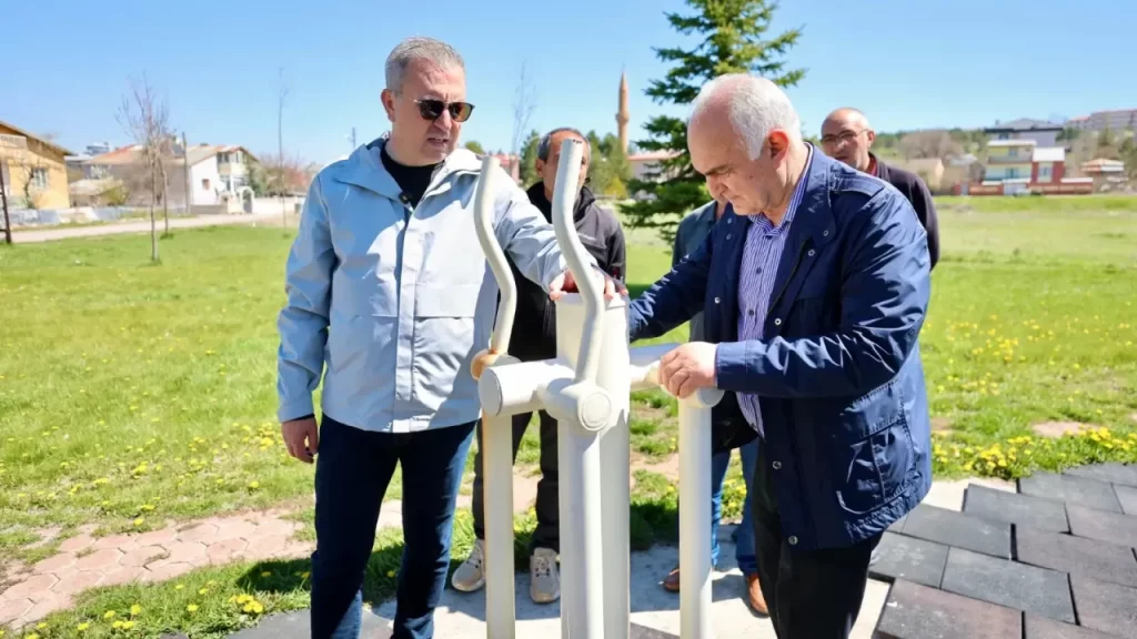 Sivas’ta Parklar Yenileniyor: Modernizasyon ve Halı Saha Projesi