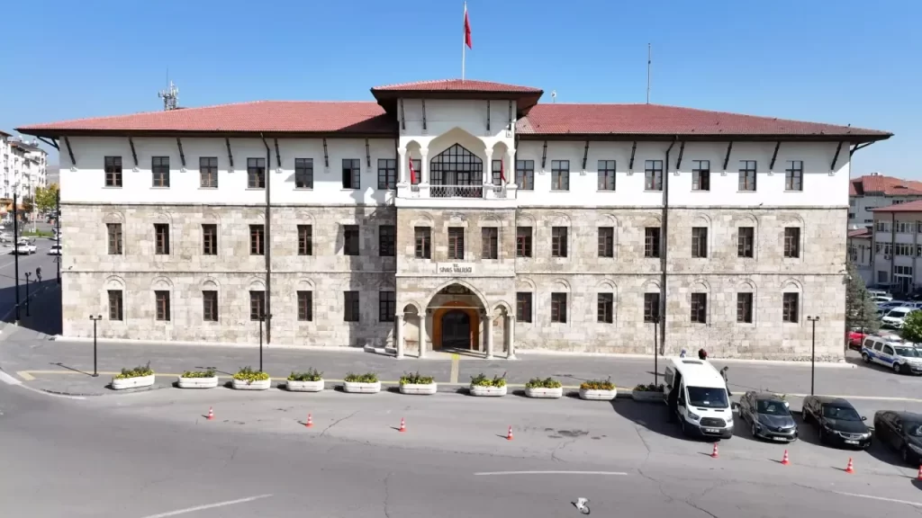 Sivas’ta Protokol Sahaya İnen Özel Formalarla Anlamlı Dayanışma