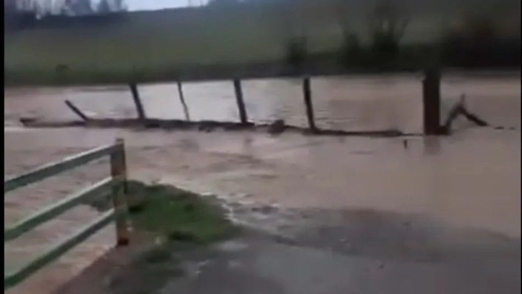 Sivas’ta sağanak sonrası bazı köylerde taşkın ve ulaşımla ilgili sorunlar meydana geldi