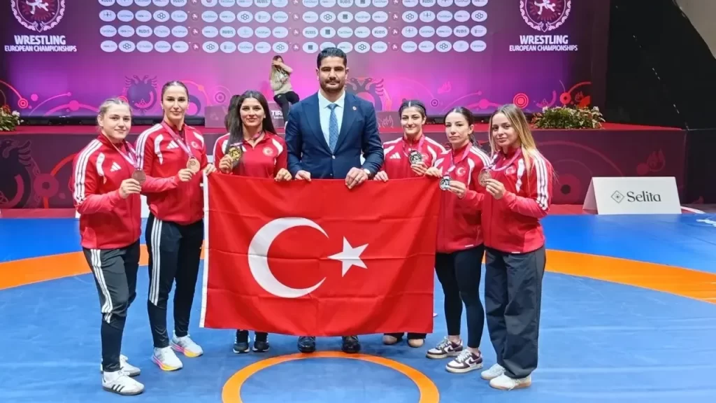 Türkiye Güreşçileri Avrupa’da Kadın Gücüyle Gururlandırdı