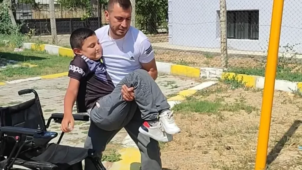 Uşak’ta Ayaz’ın Hikayesi: DMD Hastalığıyla Mücadele