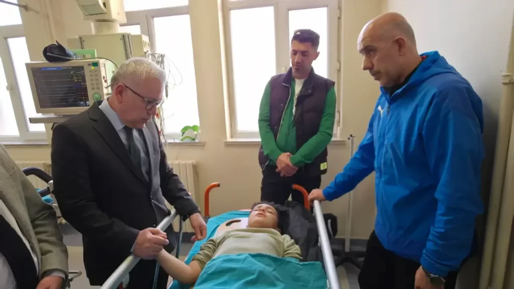 Vali Şimşek, hastanede yaralı sporcularla buluştu: tedavi ve kontroller yakından takip edildi