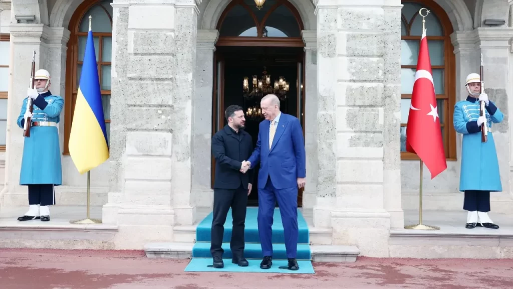 Zelenskiy’in Türkiye ziyareti için İstanbul’da görüşme