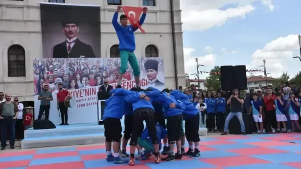 19 Mayıs tatil durumu ve 18 Mayıs yarım gün ihtimali netleşti