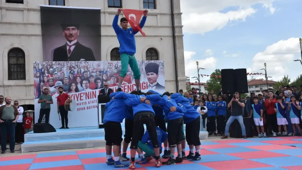 19 Mayıs tatilinde resmi kurumlar kapalı, hastane hizmetleri aksizsiz