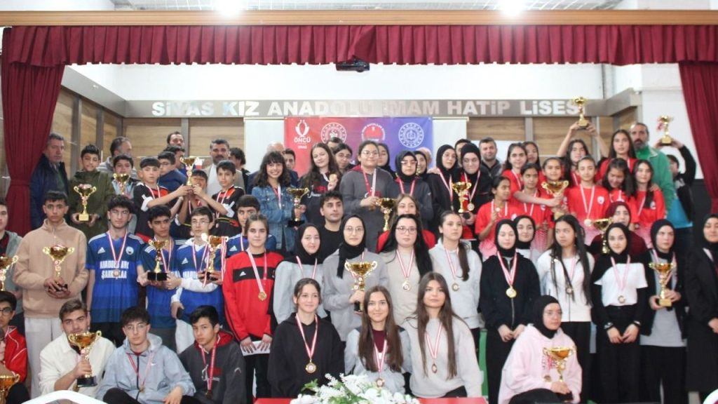 8. Öncü Spor Kulübü organiza Yonetiminde Gençler Spora Koşuyor