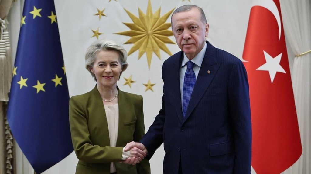 AB Komisyonu Başkanı ile görüşen Erdoğan: bölgesel barış için ateşkes ve iş birliği vurgusu