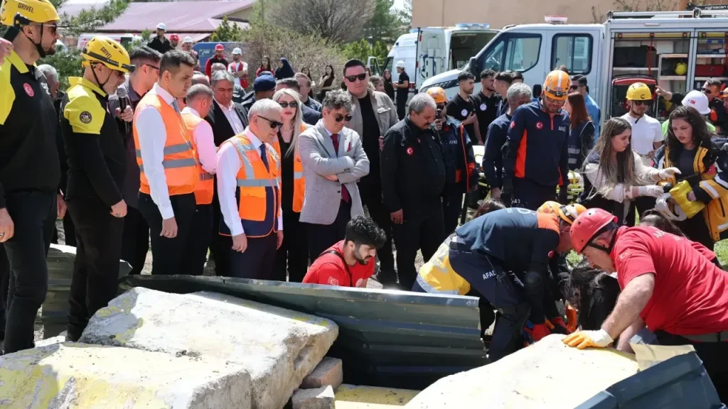 Afet farkındalığı için tatbikat: Arama kurtarma ekipleri sahada
