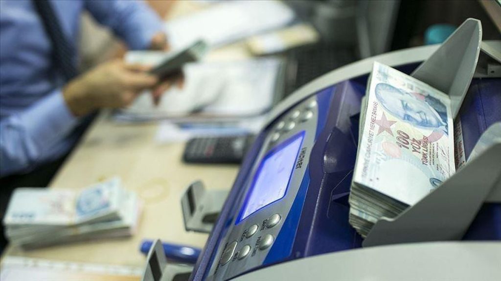 Arefe Günü Bankalar: Sabah Yoğunluğu ve Öğle Kısıtlamaları