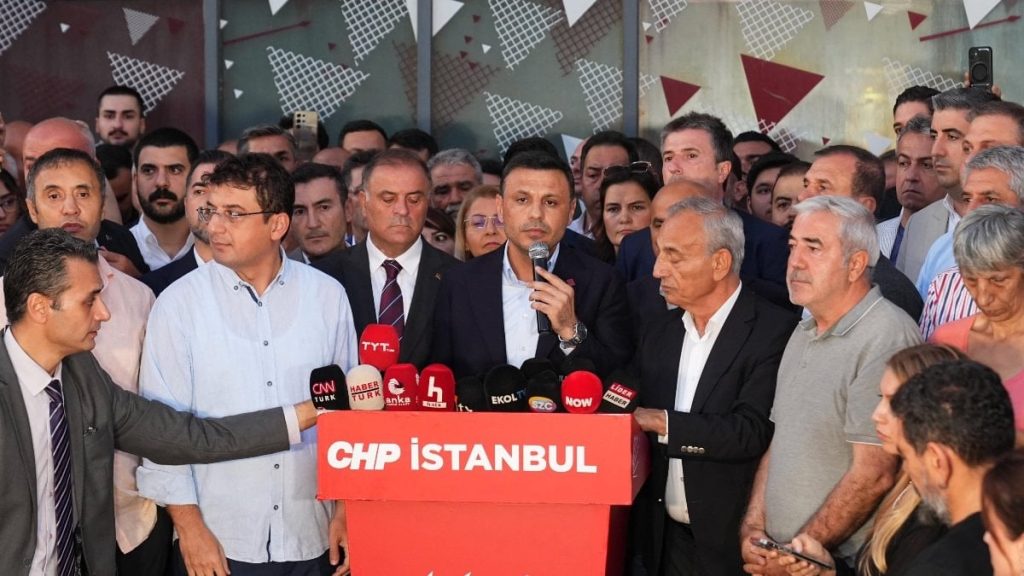 CHP Kurultay Kararıyla Yeniden Yapılanma: Görevler Geri Dönüyor