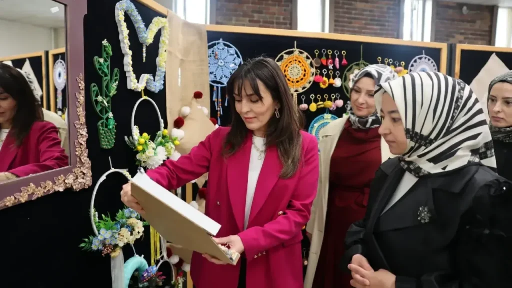 Çocuk Evlerinden Sanat Sergisi Şems-i Sivasi’de Açıldı