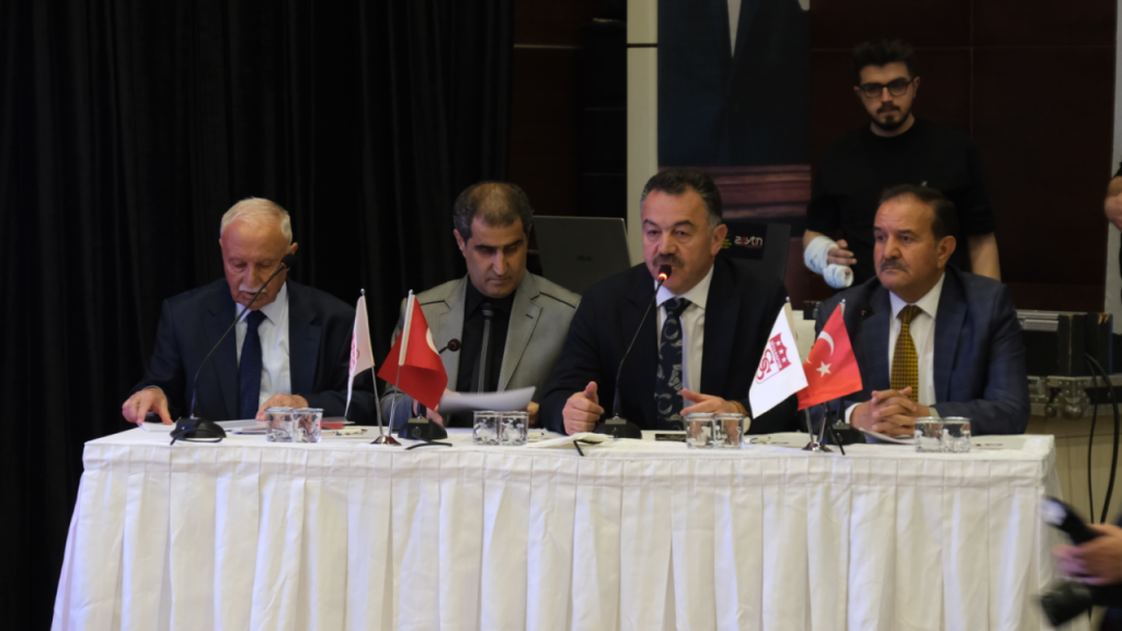 Divan Yönetimi Sivasspor’da Belirsizliği Kaldırmaya Çalışıyor