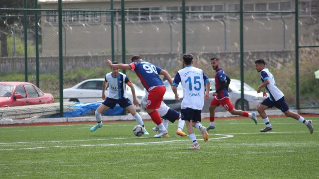 Dört Eylül Futbol A.Ş., Play-Off’ta 4-3’lük Galibiyetle Zirve Takibini Sürdürdü