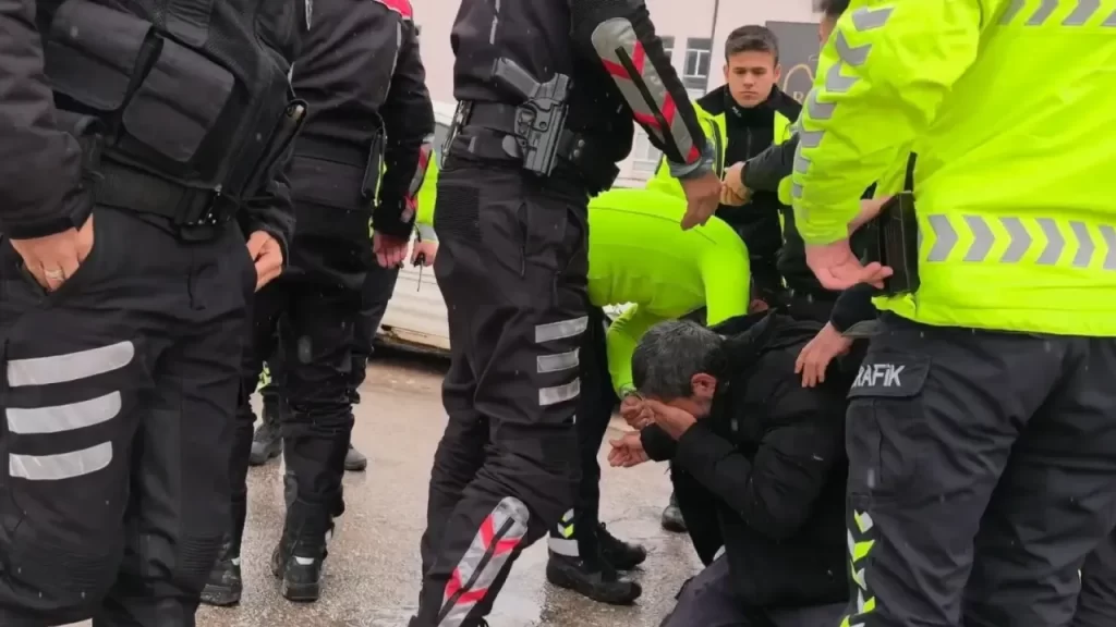 Ehliyetsiz Araç Kullanırken Yakalanan Sürücüye 40 Bin TL Ceza ve Müdahale