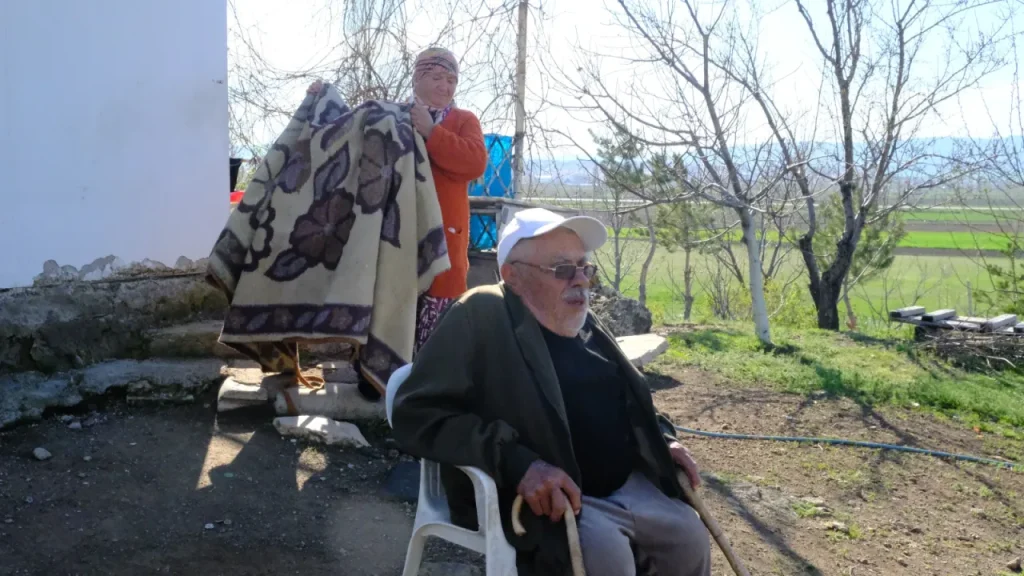 Engelli Eşine Güç Veren Aile: 40 Yıldır Sürdürülen Sevgi Nöbeti ve Günlük Mücadele