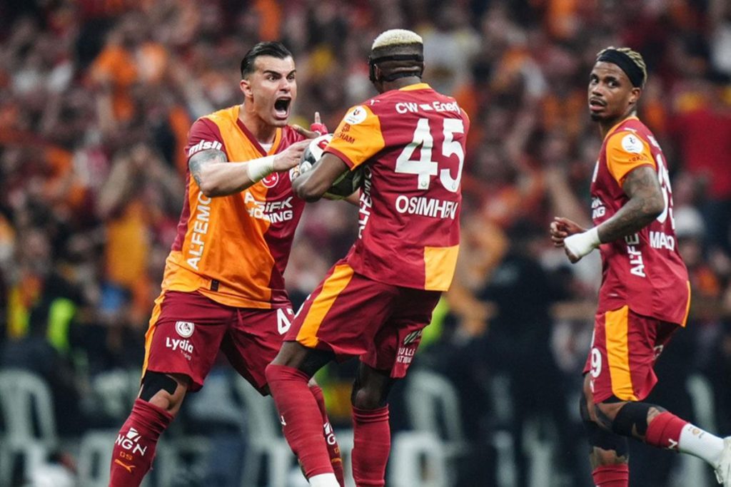 Galatasaray, Antalyaspor karşısında 4-2’lik galibiyetle zirve yarışını sürdürdü