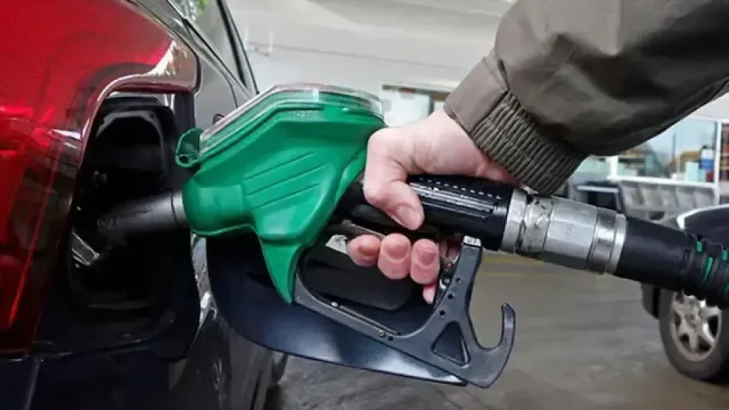 Hürmüz Krizi Petrol Fiyatlarını Etkiliyor: Erişen Seviyelerde Artış ve Vergi Düzenlemesi