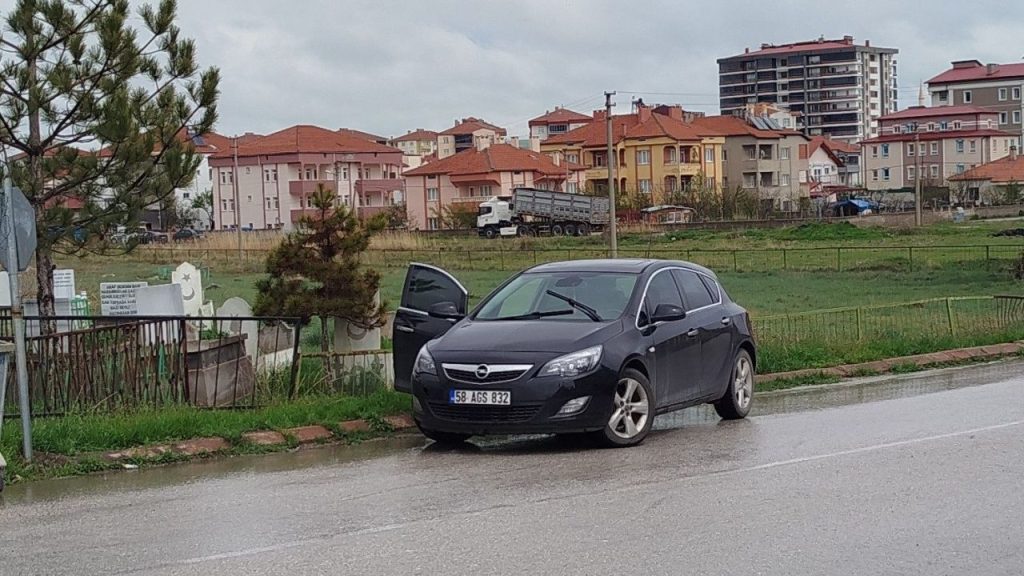 İki Araç Çarpıştı: Motosikletli Yaralı