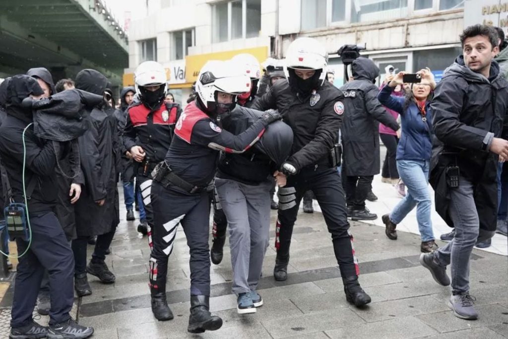 İstanbul’da 1 Mayıs operasyonunda 575 kişi gözaltına alındı