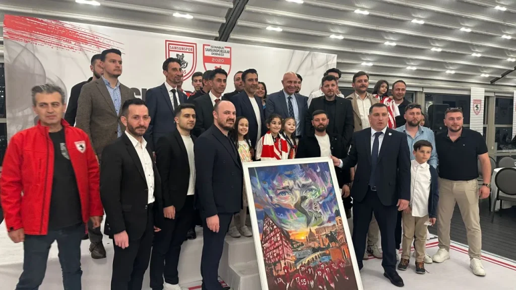 İstanbul’da Samsunsporluların Atatürk’lü Arma Avrupa’da Tanıtımı