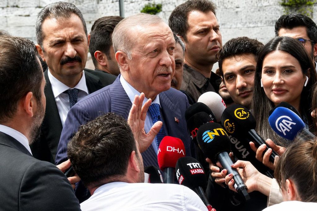 İstanbul’un Fetih Kutlamalarında Erdoğan Lokum İkramıyla Dikkat Çekti