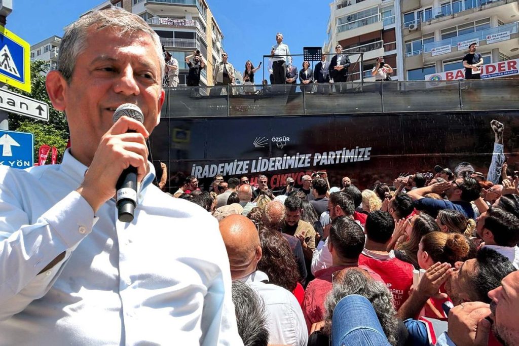 İzmir’de Miting Öncesi Gerginlik ve CHP Otobüsünden Konuşma