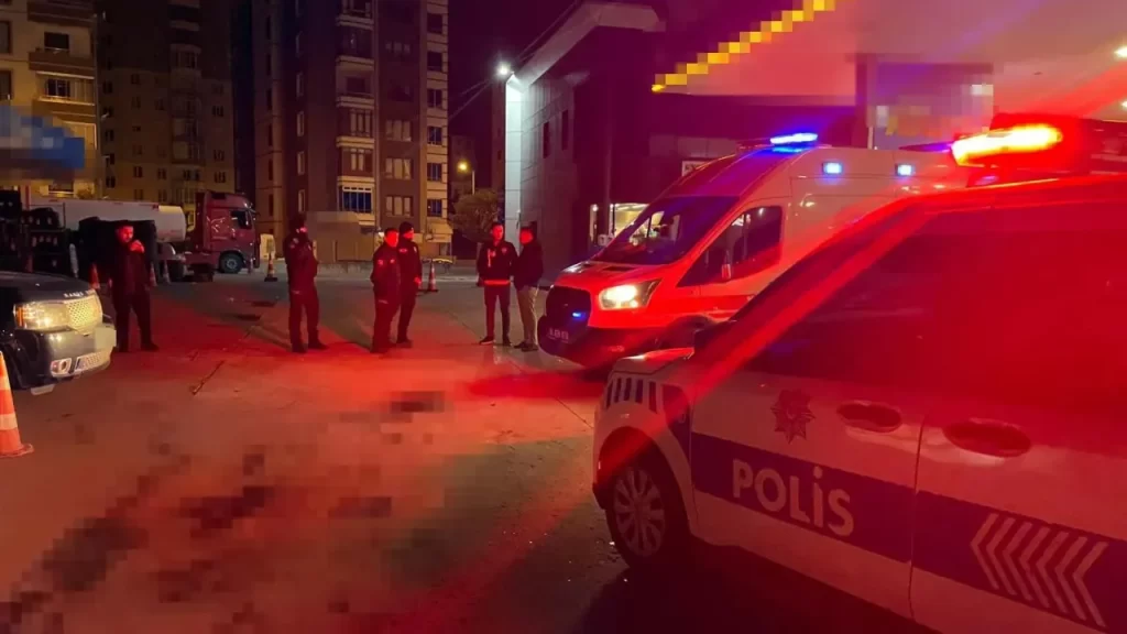 Kavga sonrası bıçakla yaralanan kişi hayatını kaybetti