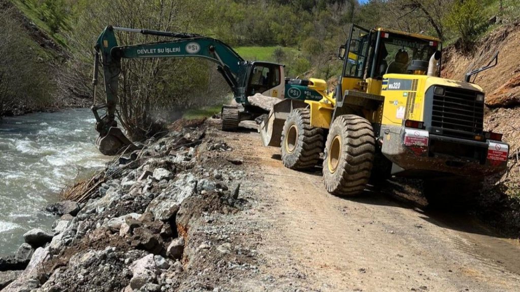 Koyulhisar’da Yollar Yeniden Güvende
