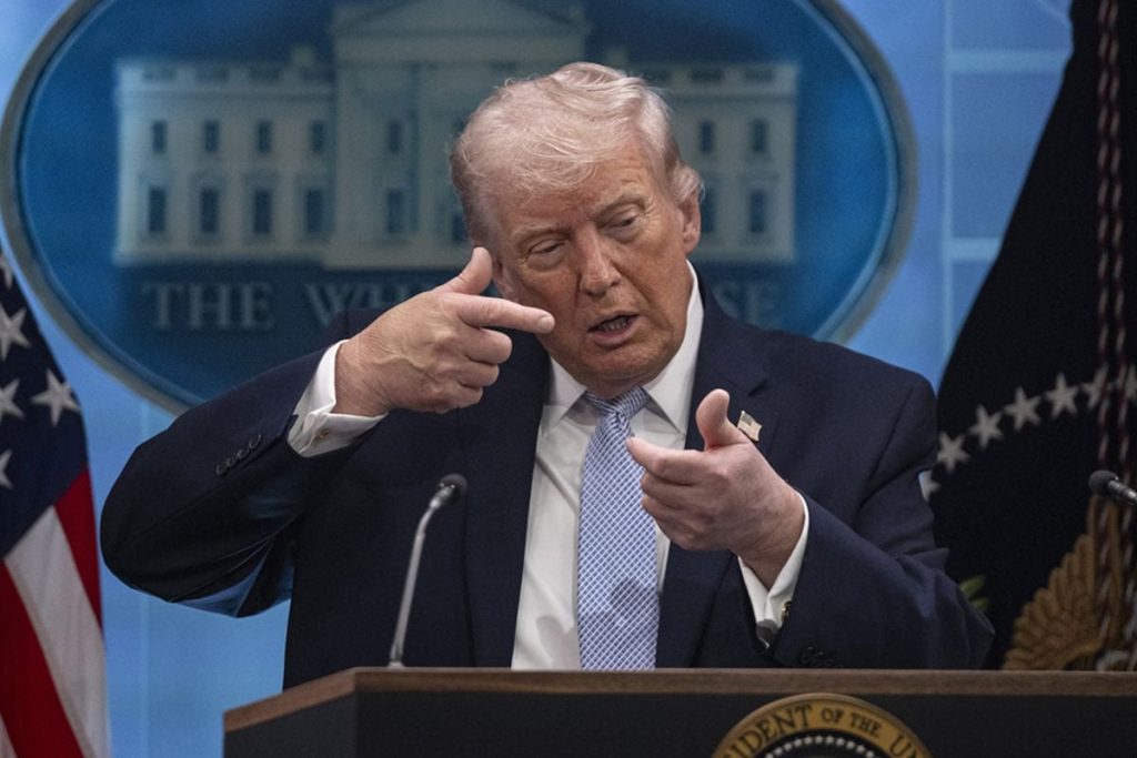 Küba ve İran mevzusuyla Trump’tan sert mesajlar