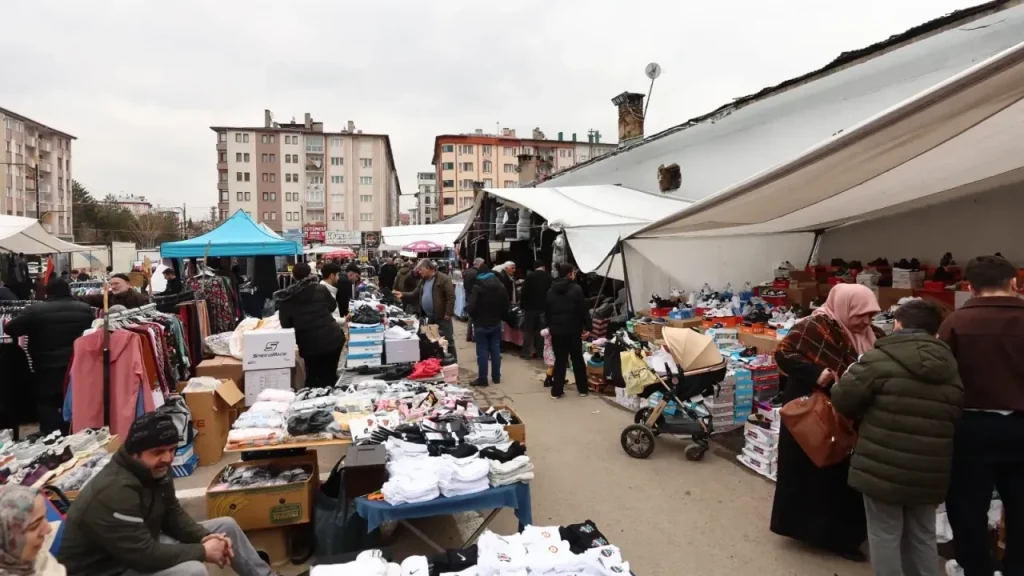 Kurban Bayramı Pazarı 23-26 Mayıs’ta Dikilitaş’ta Kuruldu