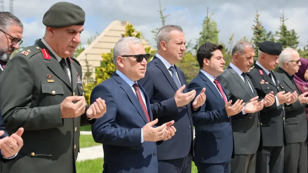 Kurban Bayramı’nda Sivas’ta Geleneksel Şehitlik Ziyareti