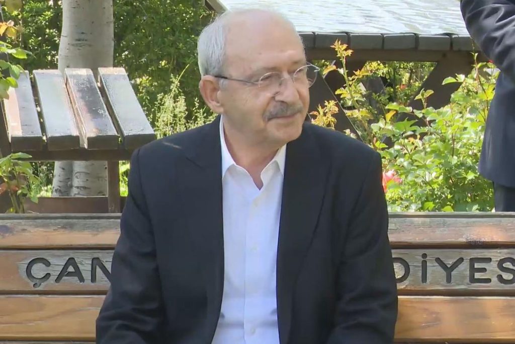 Kurultay ve bayramlaşma mesajlarıyla CHP’de hareketli günler