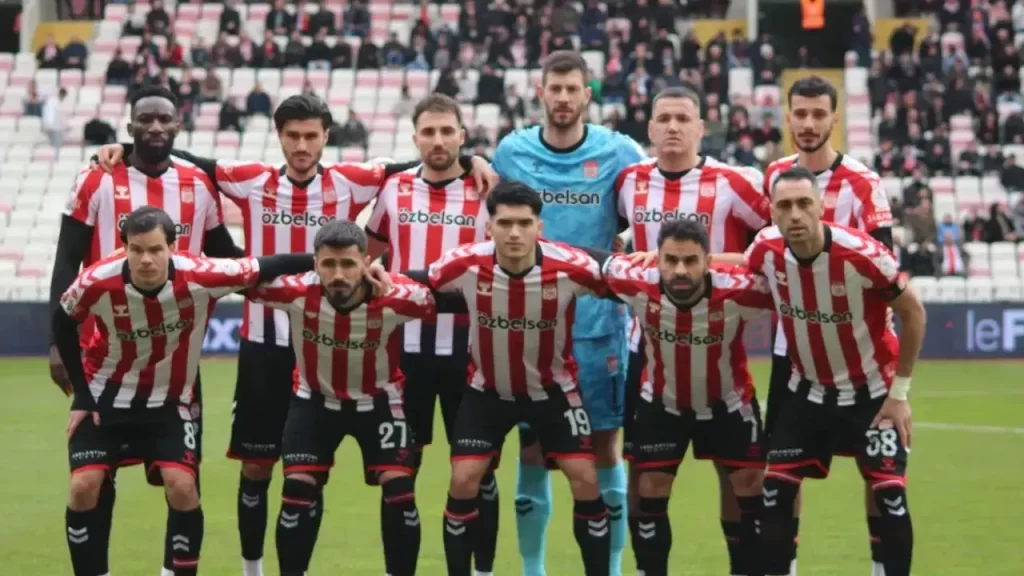 Sivasspor, Bandırmaspor deplasmanında son maça çıktı