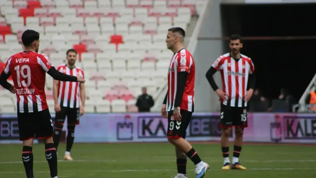Sivasspor’da Başkan Adayı Yok, Yönetim Divana Devredildi