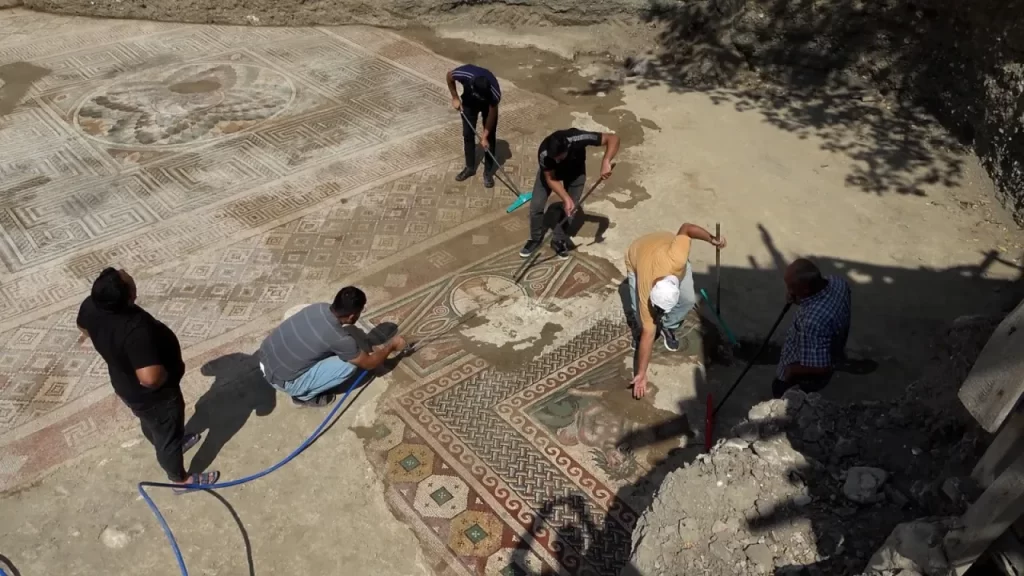 Tokat Zile’de Kaçak Kazıda Çıkan Roma Mozaikleri İçin Kurtarma Kazısı Devam Ediyor