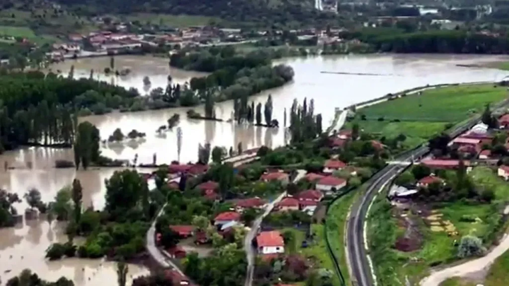 Turhal ve Müstahdem Yerleşimlerinde Taşkın Önlemleri Yoğunlaştı