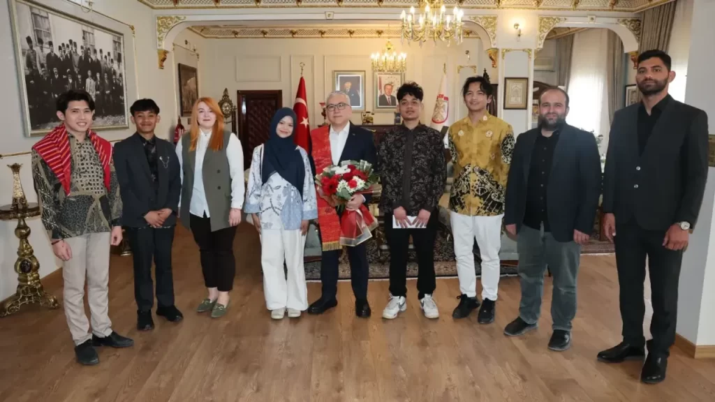 Valilikte Birleşen Görüşmeler: Siyasi ve Turizm Temsilcileriyle Ziyaretler