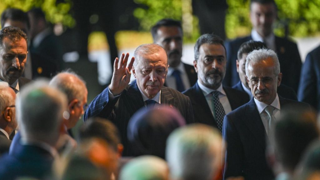 AK Parti’ye Katılım İddiaları Devam Ediyor: Özdemir ve Arı İçin Resmi Adımlar Bekleniyor