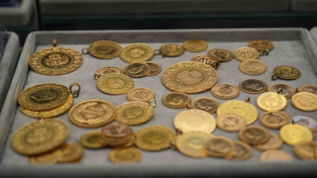 Altın Fiyatları Yeni Haftaya Düşüşle Başladı