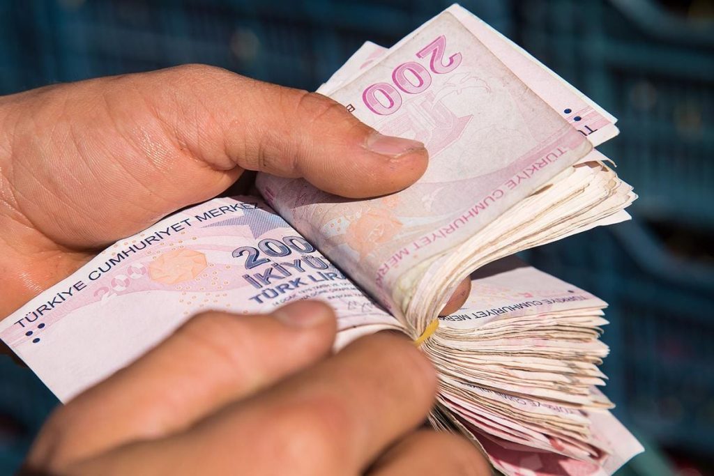Brent ve akaryakıt fiyatları düştü; anlaşma sonrası indirim ihtimali konuşuluyor